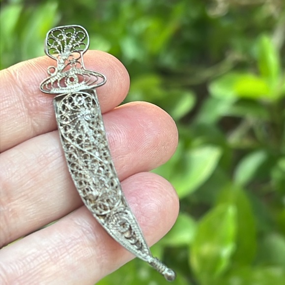 Vintage Filigree Sterling Silver Dagger Brooch - Picture 9 of 17